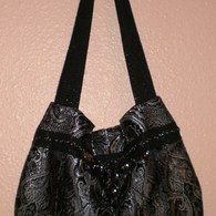 Black_and_silver_pleated_handbag_listing